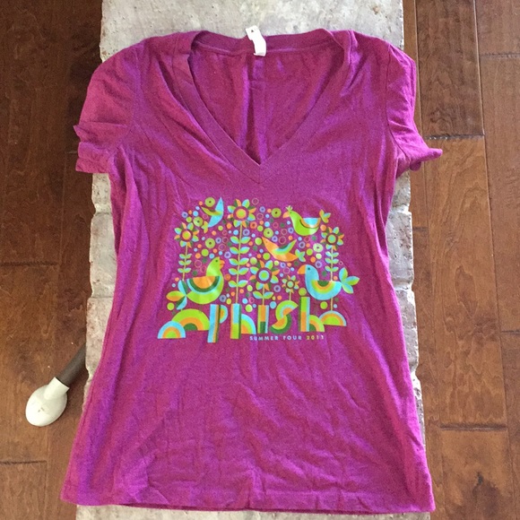 Tops - Phish v neck tee